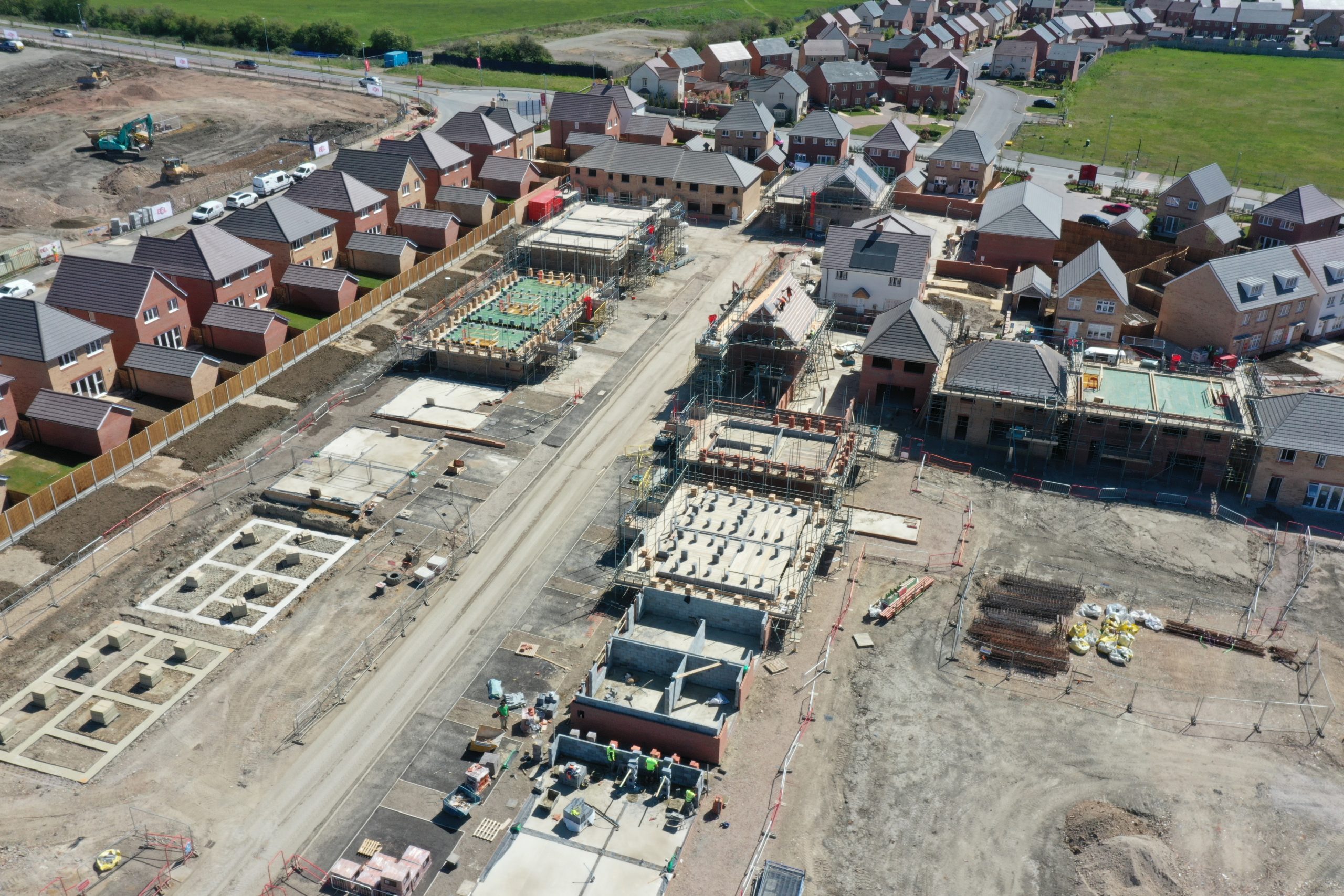 Apex scaffolding setup at Redrow Leighton Buzzard